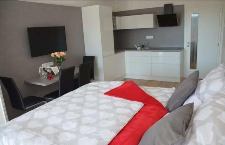 Apartman Lucie Lipno nad Vltavou Exteriör bild