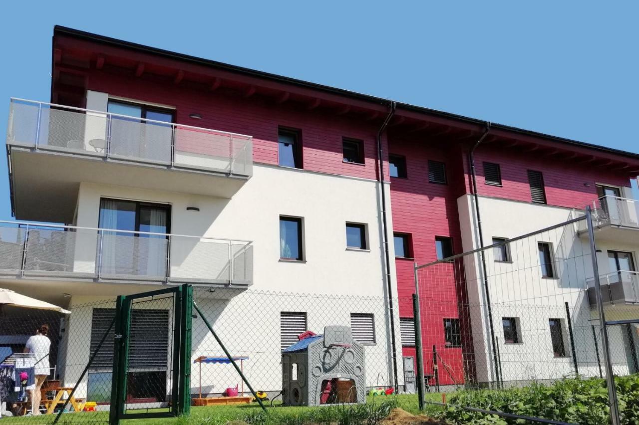 Apartman Lucie Lipno nad Vltavou Exteriör bild